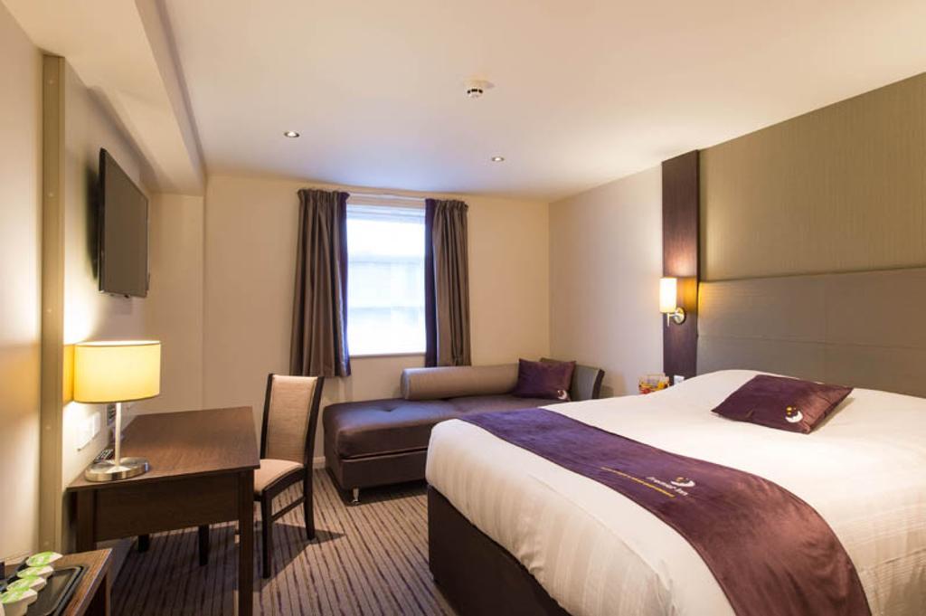 Premier Inn Wirral - Heswall Eksteriør bilde